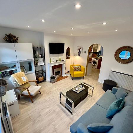 Byfleet Entire 3 Bed House Weybridge Brooklands, London 빌라 외부 사진