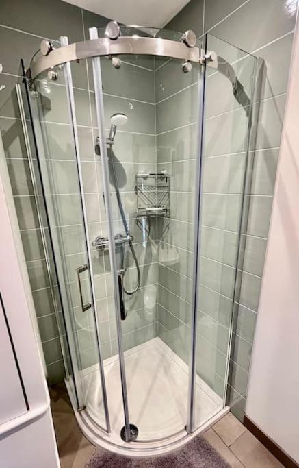 Byfleet Entire 3 Bed House Weybridge Brooklands, London 빌라 외부 사진
