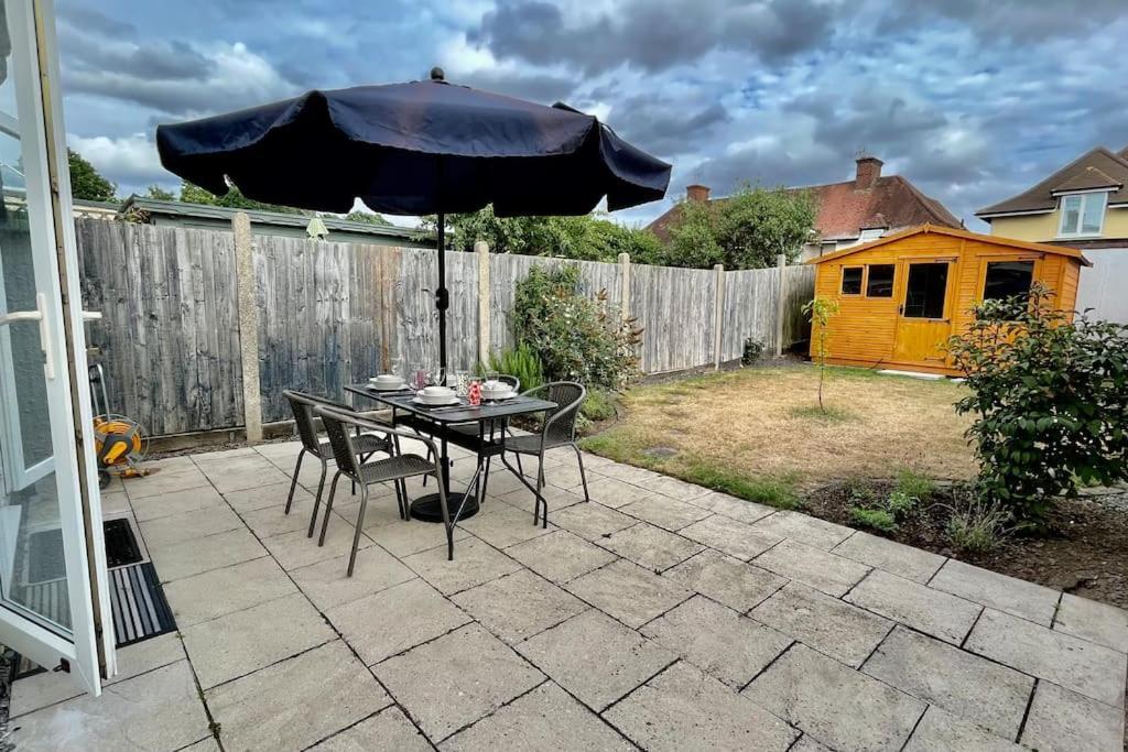 Byfleet Entire 3 Bed House Weybridge Brooklands, London 빌라 외부 사진