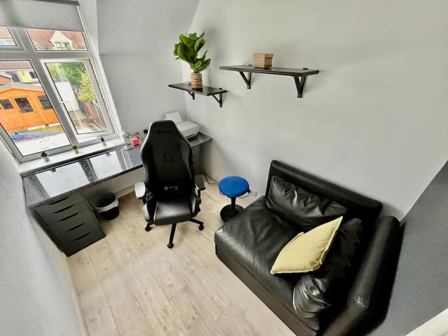 Byfleet Entire 3 Bed House Weybridge Brooklands, London 빌라 외부 사진
