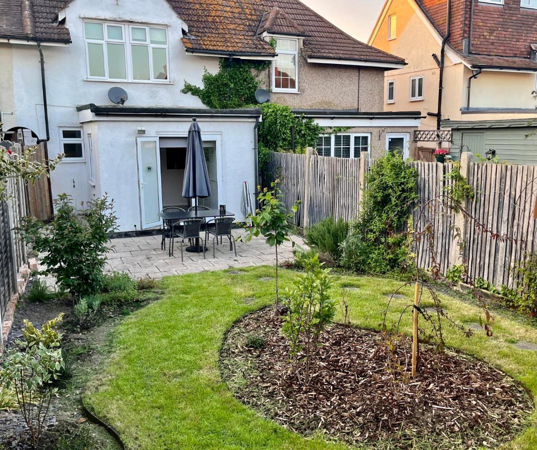 Byfleet Entire 3 Bed House Weybridge Brooklands, London 빌라 외부 사진